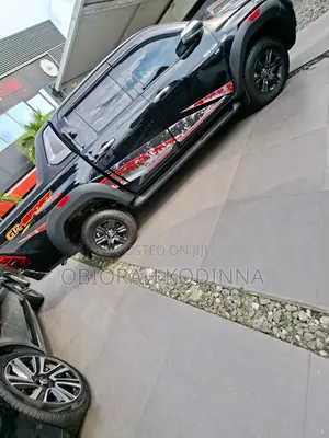 New Toyota Hilux 2025 Black