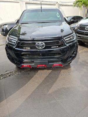 New Toyota Hilux 2025 Black