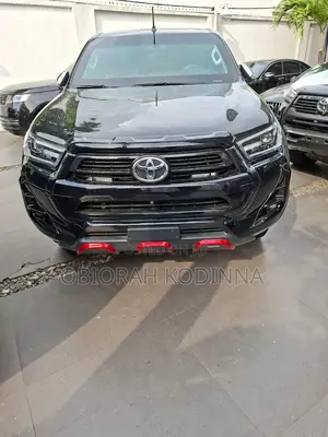 New Toyota Hilux 2025 Black