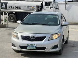 Toyota Corolla LE 4dr Sedan (1.8L 4cyl 4A) 2010 Silver