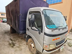 Toyota Dyna Motor 2002 Grey