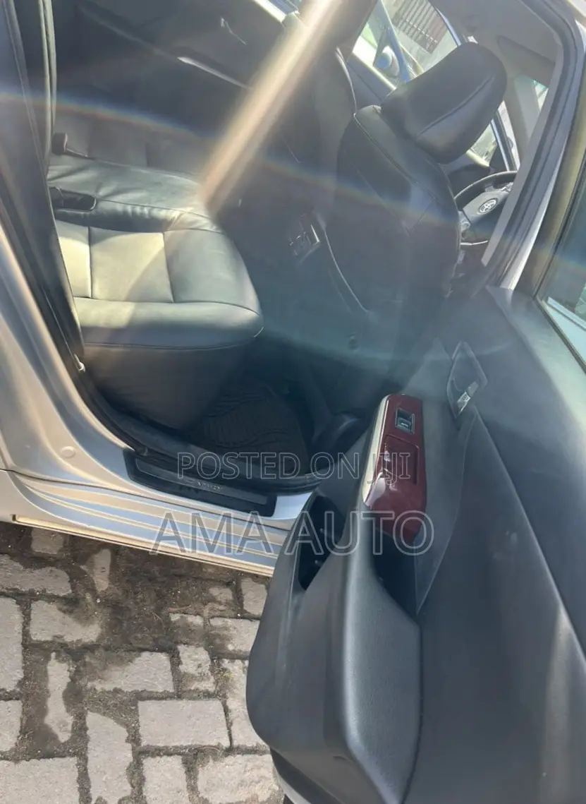 Toyota Camry 2012 Silver