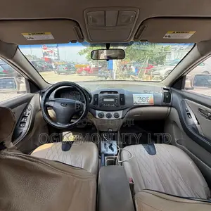 Hyundai Elantra 2011 Gold
