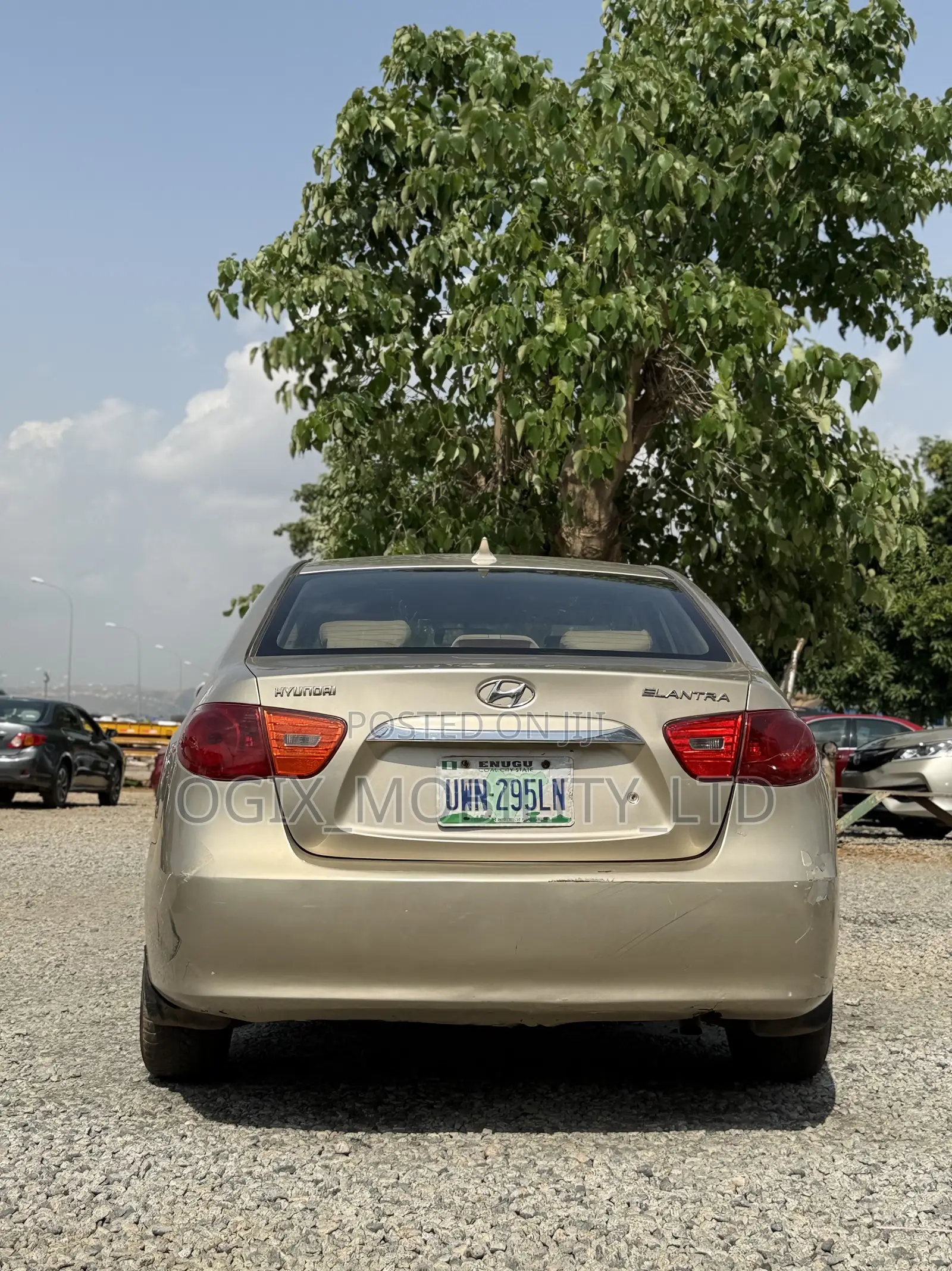 Hyundai Elantra 2011 Gold