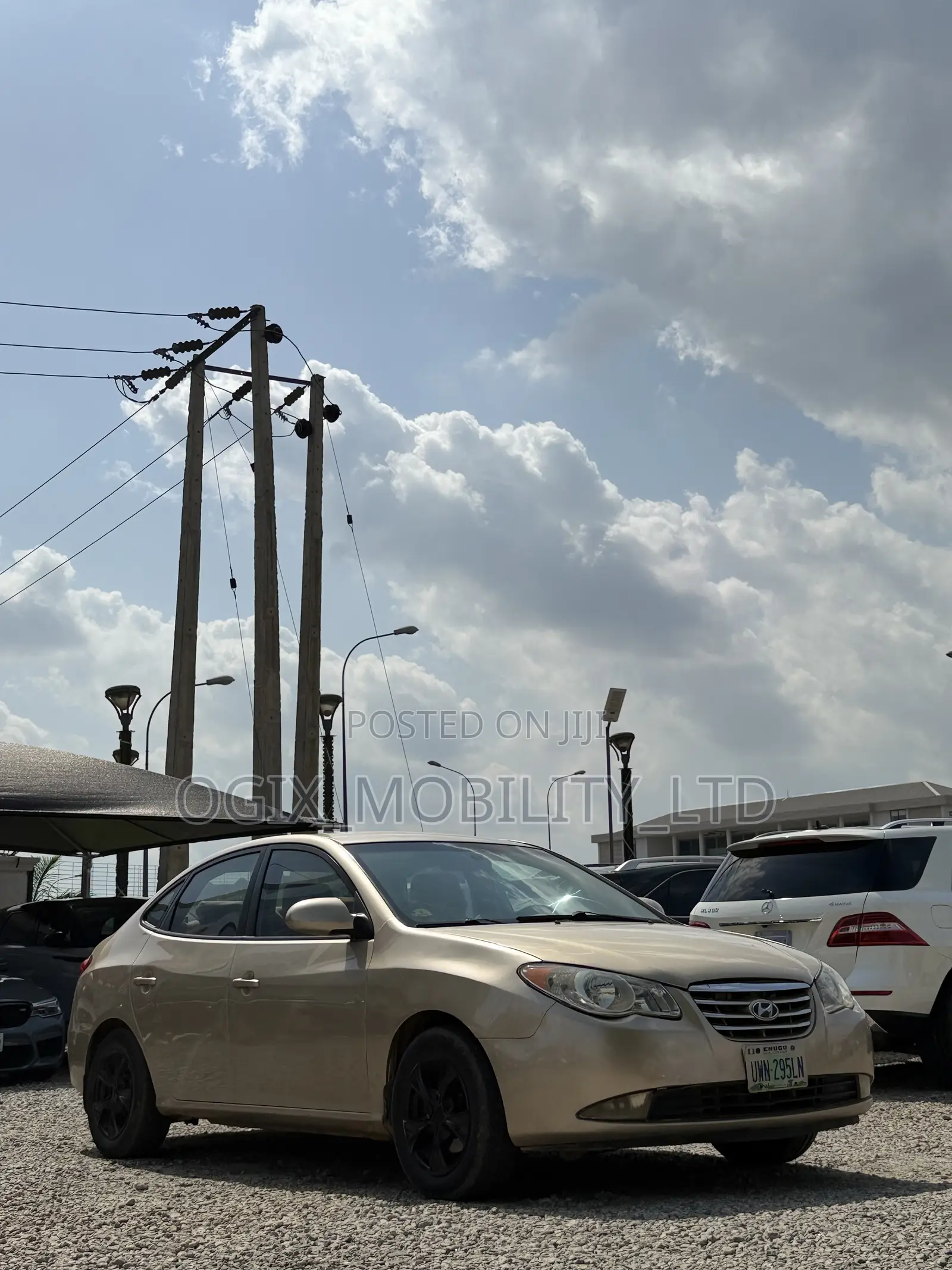 Hyundai Elantra 2011 Gold