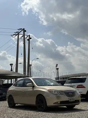 Hyundai Elantra 2011 Gold