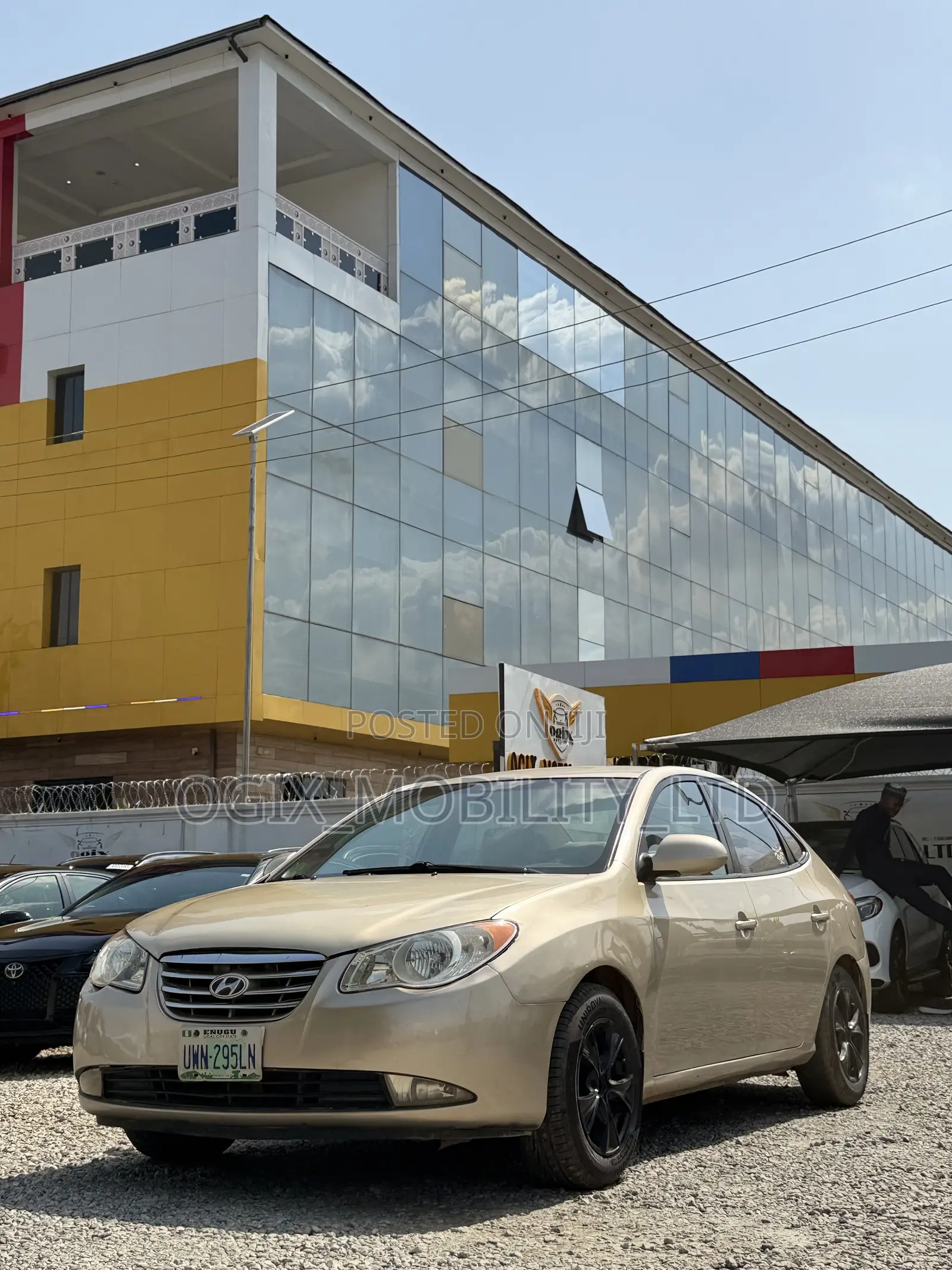 Hyundai Elantra 2011 Gold