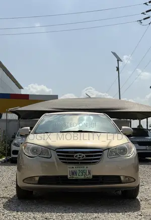 Hyundai Elantra 2011 Gold