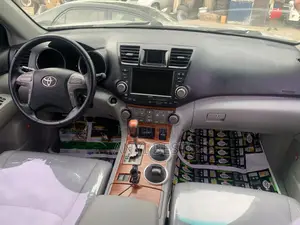 Toyota Highlander 2010 Silver