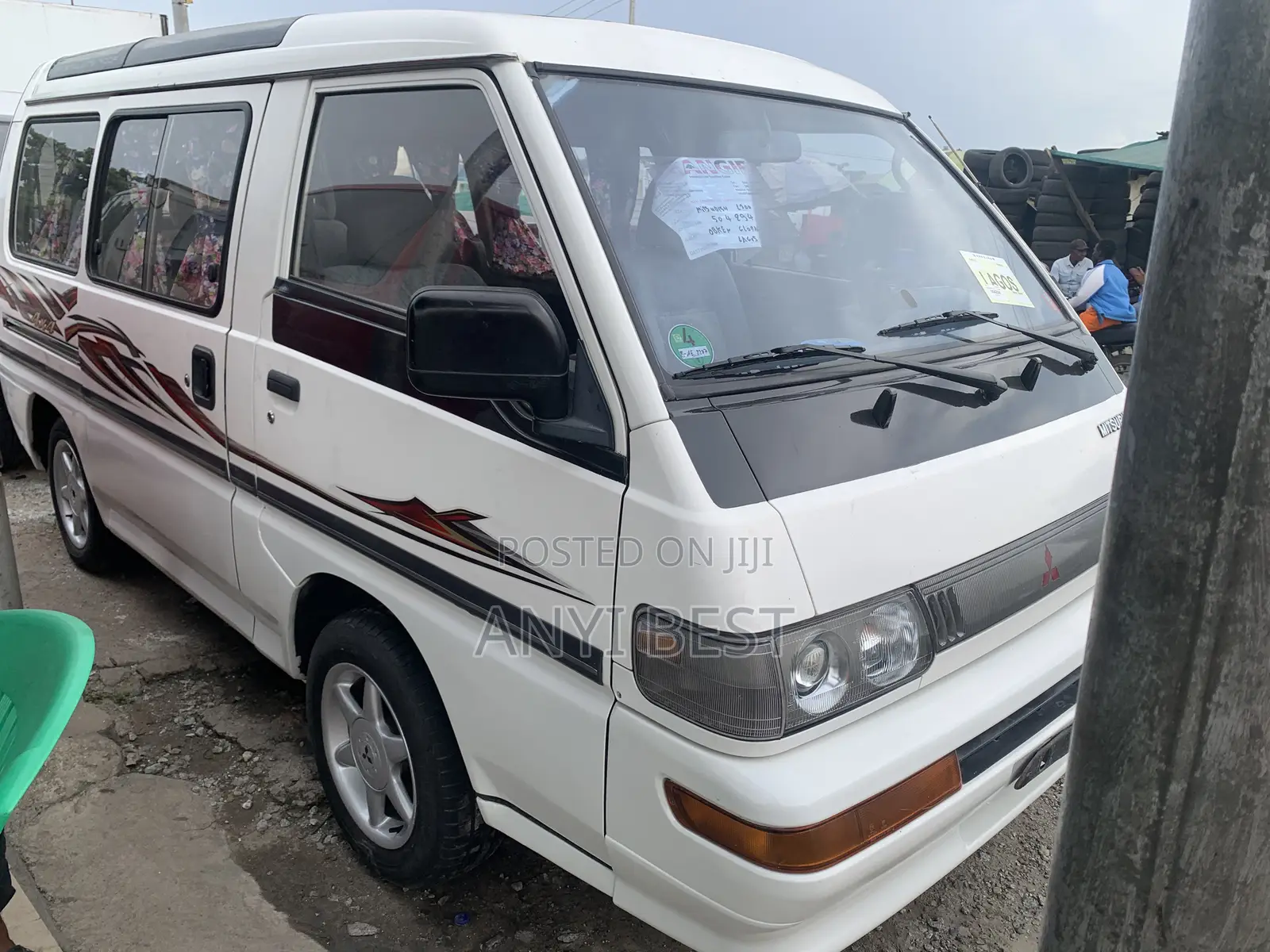 Mitsubishi L300 2002 White