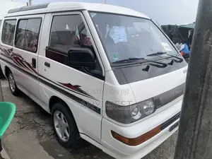 Mitsubishi L300 2002 White