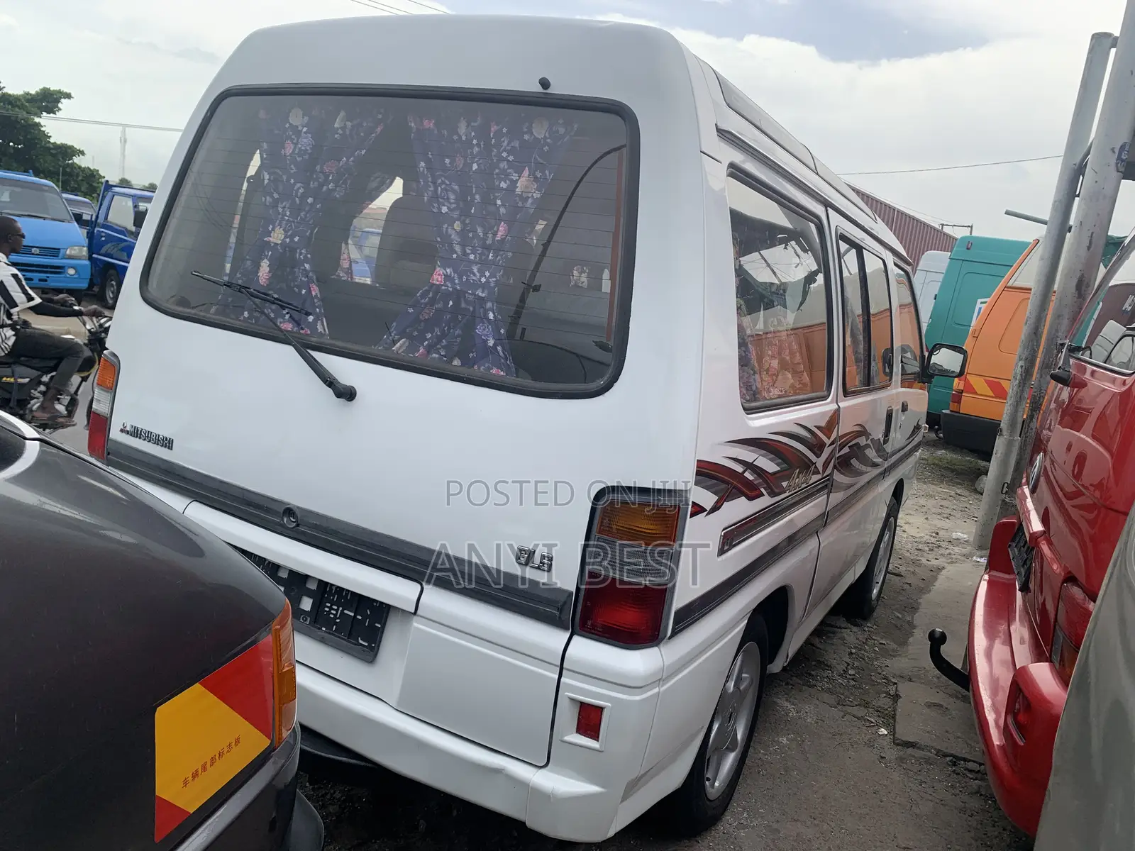 Mitsubishi L300 2002 White