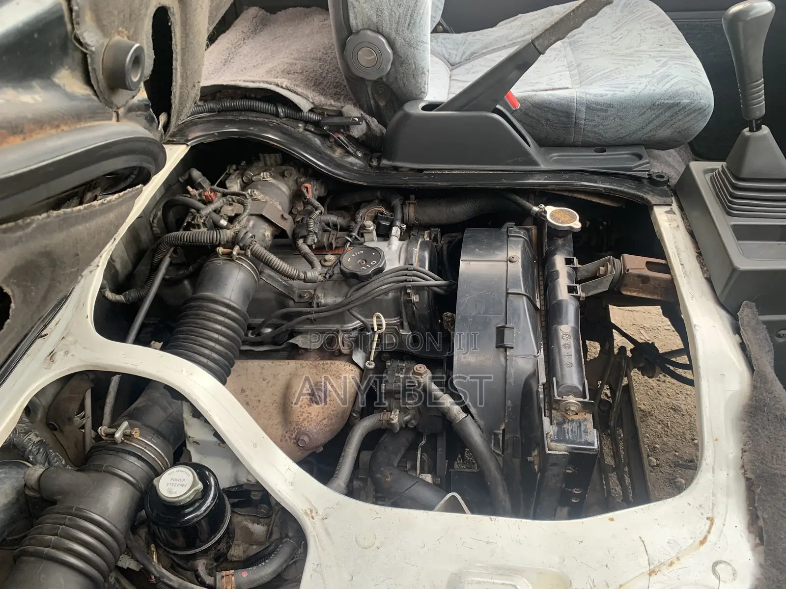 Mitsubishi L300 2002 White