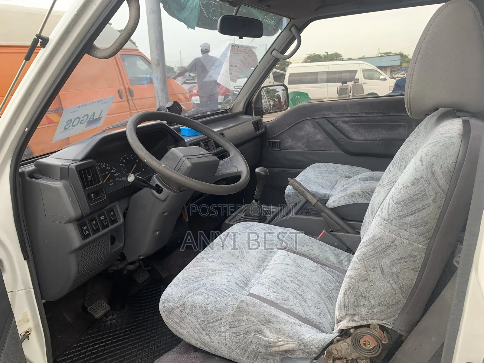 Mitsubishi L300 2002 White