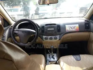 Hyundai Elantra 2011 Gold