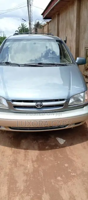 Toyota Sienna LE 2002 Blue