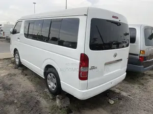 Toyota HiAce 2013 White