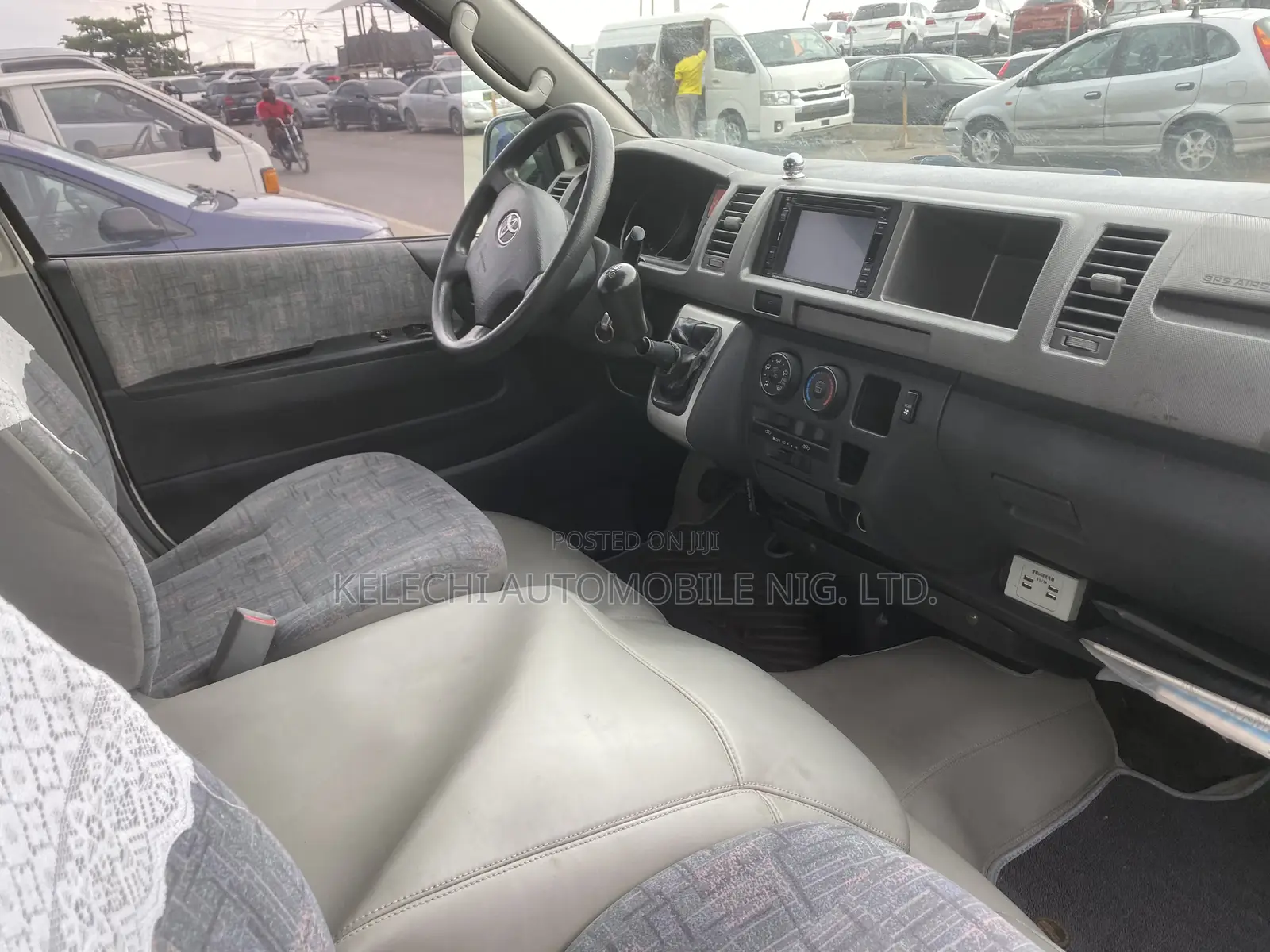 Toyota HiAce 2013 White