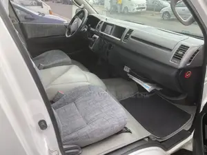 Toyota HiAce 2013 White