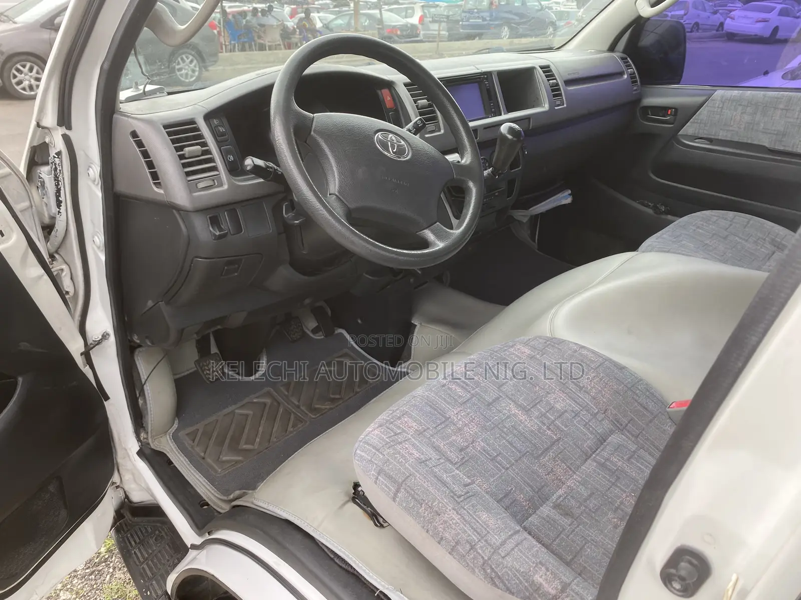 Toyota HiAce 2013 White