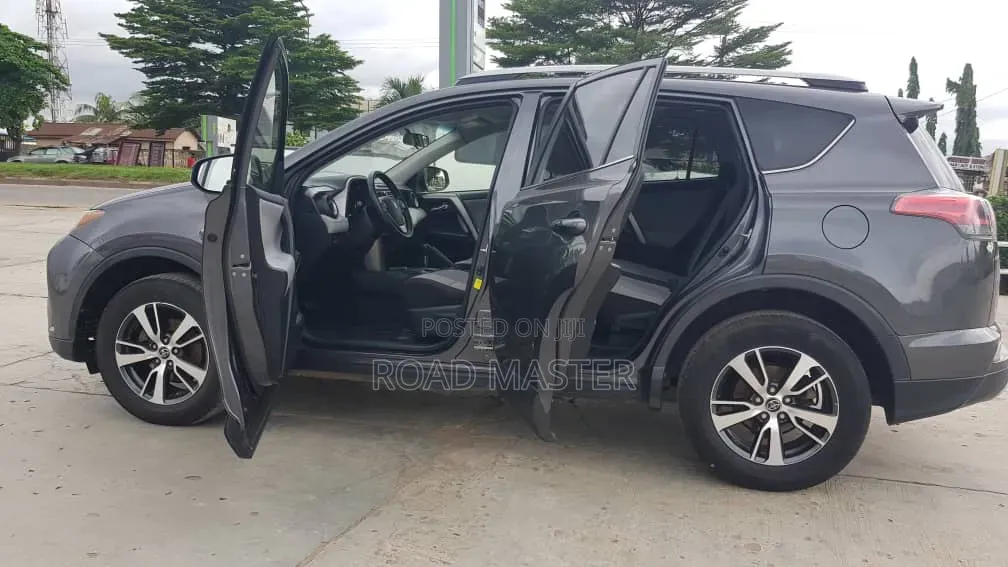 Toyota RAV4 2017 Gray