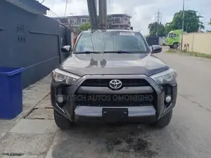 Toyota 4-Runner SR5 4x2 2019 Gray