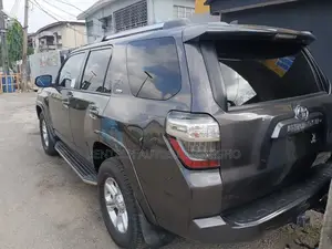 Toyota 4-Runner SR5 4x2 2019 Gray