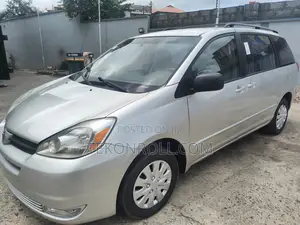 Toyota Sienna CE FWD (3.3L V6 5A) 2004 Beige