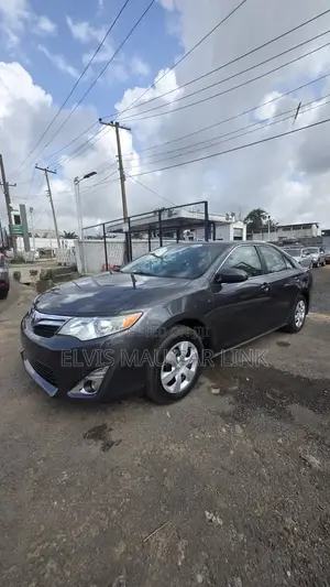 Toyota Camry LE 4dr Sedan (2.5L 4cyl 6A) 2012 Gray