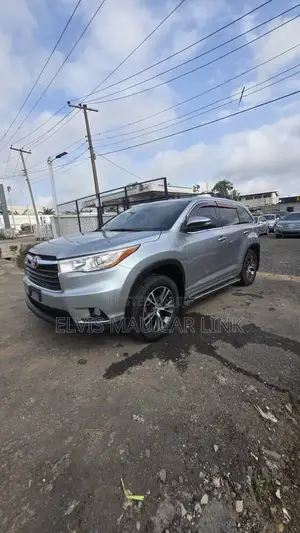 Toyota Highlander XLE V6 4x4 (3.5L 6cyl 6A) 2016 Silver