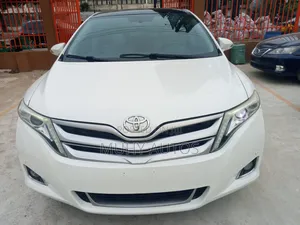 Toyota Venza XLE 4dr Wagon (3.5L 6cyl 6A) 2015 White