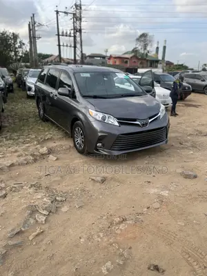 Toyota Sienna 2019 Gray