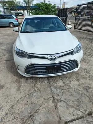 Toyota Avalon XLE Sedan FWD (3.5L 6cyl 6A) 2017 White