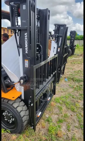 Hangcha And Un Brand Forklifts Available For Sale In Lagos, Nigeria.
