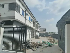 3bdrm Apartment in In An Estate, Oregun for sale