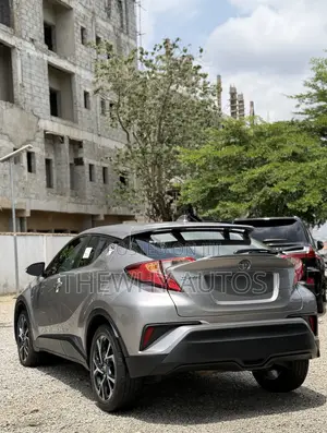 Toyota C-HR XLE FWD 2019 Gray