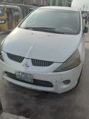 Mitsubishi Grandis 2010 Silver