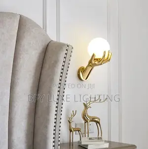 Modern Wavy Led Wall Sconce – Sleek Black/Gold Bedroom Light