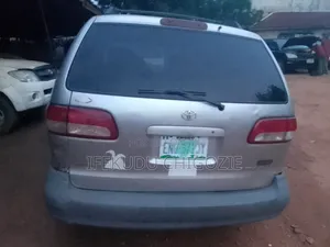 Toyota Sienna XLE 2002 Silver