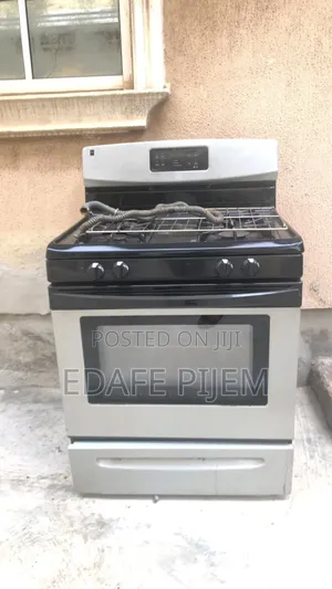 Gas Stove With a Working Oven