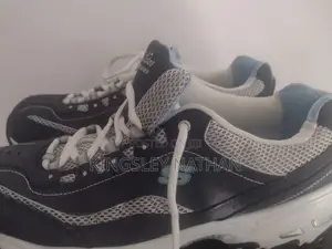 Sketchers Sneaker Size 40 Brand New