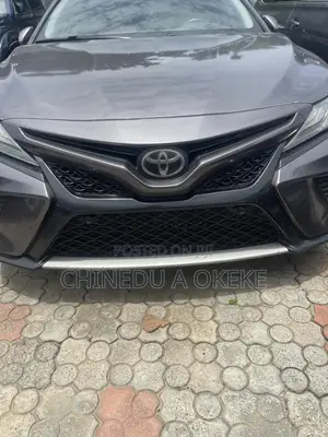 Toyota Camry XLE FWD (2.5L 4cyl 8AM) 2018 Gray