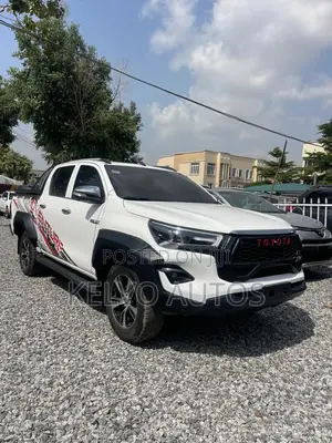 Toyota Hilux 2024 White