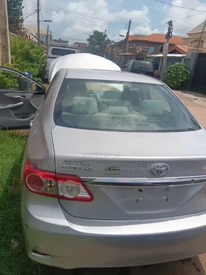 Toyota Corolla LE 4dr Sedan (1.8L 4cyl 4A) 2013 Silver