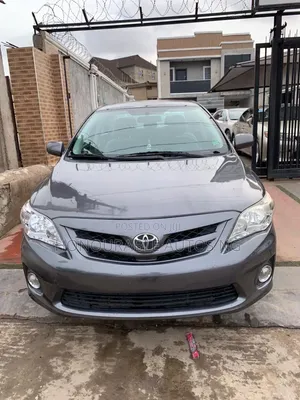 Toyota Corolla LE 4dr Sedan (1.8L 4cyl 4A) 2013 Gray