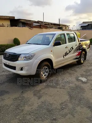 Toyota Hilux SR5 4x4 2014 White