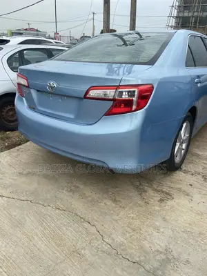 Toyota Camry LE 4dr Sedan (2.5L 4cyl 6A) 2013 Blue