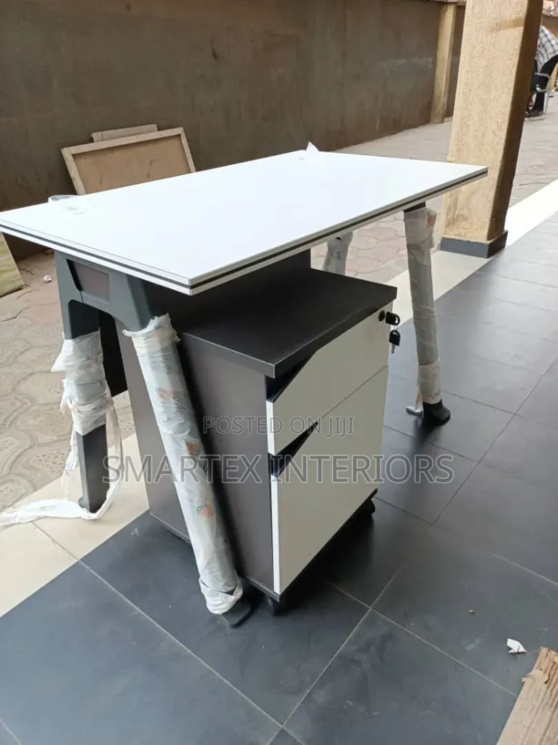 Best Quality Wooden Portable Office Table
