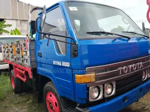 Toyota Dyna200 Sixtires