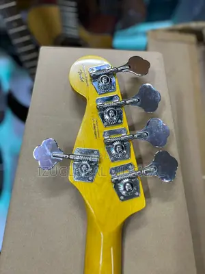 Squire 5strings Active Jazz Bass Guitar